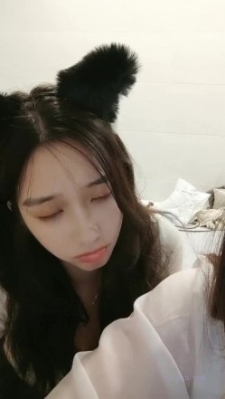 极品高颜冷艳御姐，反差小妈感女主播「金刚护撸娃」「小奶猫」激情淫语撩骚，和姐妹下海大秀，互舔互口假鸡巴互插 截图3