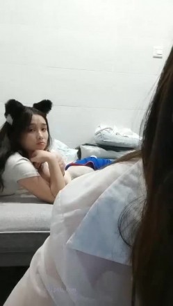 极品高颜冷艳御姐，反差小妈感女主播「金刚护撸娃」「小奶猫」激情淫语撩骚，和姐妹下海大秀，互舔互口假鸡巴互插 截图12