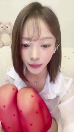 小模特业余兼职，【彩色的小熊宝宝】，细腰大奶，刚剃毛不久，颜值高明星脸 截图2