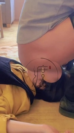 推特潮汕DOM绿帽调教大神【渡先生】私拍，各种羞辱M贱母狗，圣水口水毒龙吞精踩脸臭袜终极玩肏 截图10