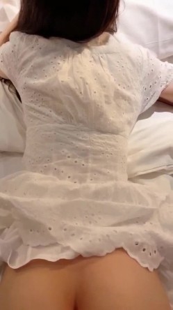 极品身材空姐女友性爱露出私拍被渣男友上传91视频流出 空姐制服翘美臀后入猛操 截图4