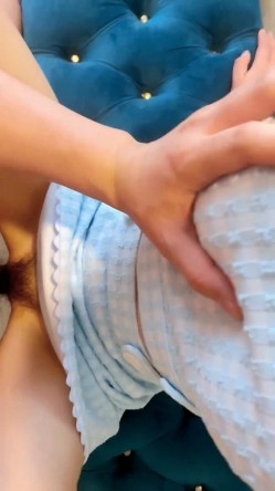 极品身材空姐女友性爱露出私拍被渣男友上传91视频流出 空姐制服翘美臀后入猛操 截图8