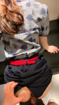 极品身材空姐女友性爱露出私拍被渣男友上传91视频流出 空姐制服翘美臀后入猛操 截图12