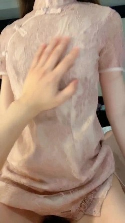 极品身材空姐女友性爱露出私拍被渣男友上传91视频流出 空姐制服翘美臀后入猛操 截图14