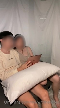 极品性瘾夫妇【mwwithherboyz】订阅，白皙苗条少女气息爆棚，各种无套性爱捣白浆 截图1
