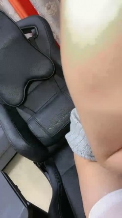 绝对极品！顶级颜值美少女！清纯甜美，爆乳肥穴，情趣露奶毛衣，跳蛋震动肥穴，极度诱惑 截图5