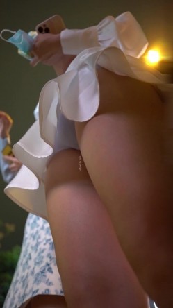 【YZWCD】YC215白裙气质美女透明高跟鞋！蓝内勒出13缝隙！ 00_00_00-00_02 截图11