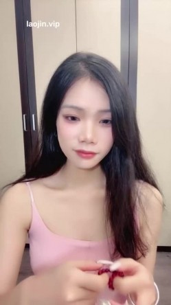 高级名媛，明星颜值，【甜甜大王】，颜值高很少见的极品，奶子又白又大又粉，真是美的享受！ 截图1