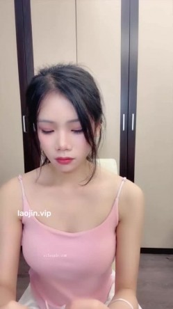 高级名媛，明星颜值，【甜甜大王】，颜值高很少见的极品，奶子又白又大又粉，真是美的享受！ 截图9