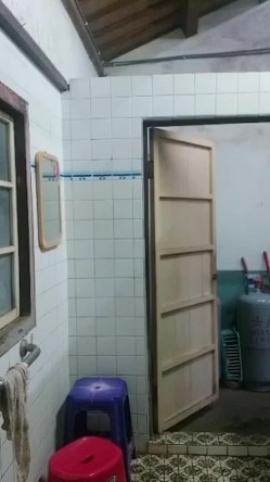 浴室暗藏摄像头偷拍表姐表妹一起洗澡,表妹说姐姐你下面长了好多毛毛 截图2