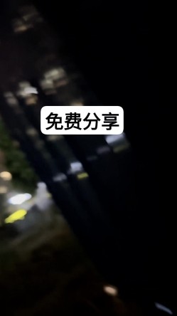 最新砍人收费裙群友免费分享 大排档全景偷拍好闺蜜陪着姐姐拉屎，调侃她下面B毛真多 截图7