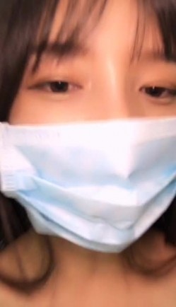 带着口罩还不错的长发新人美眉浴室全裸自慰秀特写BB呻吟诱惑不要错过 截图12