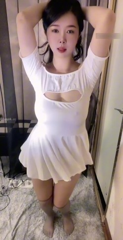 【快手福利】极品巨乳御姐【梦梦睡不醒】道具自X裸舞 截图5