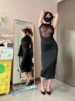眼镜反差婊，推特天然巨乳女神【小鲅鱼】最新定制，道具紫薇、甩奶裸舞、身材无敌 截图2