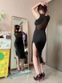 眼镜反差婊，推特天然巨乳女神【小鲅鱼】最新定制，道具紫薇、甩奶裸舞、身材无敌 截图5