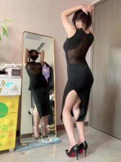 眼镜反差婊，推特天然巨乳女神【小鲅鱼】最新定制，道具紫薇、甩奶裸舞、身材无敌 截图6