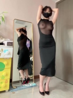 眼镜反差婊，推特天然巨乳女神【小鲅鱼】最新定制，道具紫薇、甩奶裸舞、身材无敌 截图8