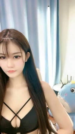 新鲜出炉 绝色女神【椰椰奶】魔鬼身材大长腿 脱光光扒穴了 ！~ ~--网红模特，不做外围了改线上赚钱 截图2