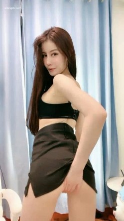 新鲜出炉 绝色女神【椰椰奶】魔鬼身材大长腿 脱光光扒穴了 ！~ ~--网红模特，不做外围了改线上赚钱 截图11