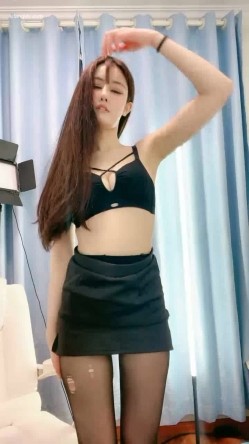 新鲜出炉 绝色女神【椰椰奶】魔鬼身材大长腿 脱光光扒穴了 ！~ ~--网红模特，不做外围了改线上赚钱 截图15
