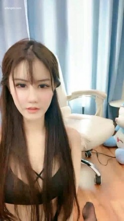 新鲜出炉 绝色女神【椰椰奶】魔鬼身材大长腿 脱光光扒穴了 ！~ ~--网红模特，不做外围了改线上赚钱 截图16