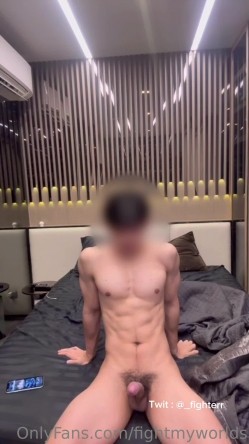 健身肌肉猛男【fighterr】推特福利，巨根疯狂打桩机，约炮各种小姐姐，用大肉棒征服她们 截图2