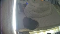 酒店偷拍 学生情侣妹子满心期待男友激烈的碰撞废才男友只知道玩游戏性能力让她大失所望 截图5