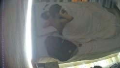 酒店偷拍 学生情侣妹子满心期待男友激烈的碰撞废才男友只知道玩游戏性能力让她大失所望 截图13