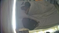 酒店偷拍 学生情侣妹子满心期待男友激烈的碰撞废才男友只知道玩游戏性能力让她大失所望 截图16