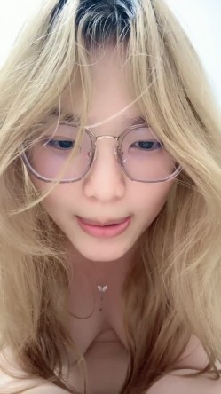 大屁股校花！一看就好想干啊 【19岁的小王】自慰 水狂喷 截图1