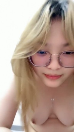 大屁股校花！一看就好想干啊 【19岁的小王】自慰 水狂喷 截图5