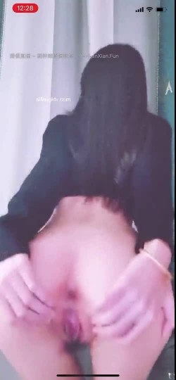 【网红直播】经典推荐 极品美女主播南嘉Yuki视集，自慰掰穴洗澡道具塞B裸舞 截图2