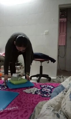 俩个良家人妻与一个情人在家操逼珍贵视频 普通话对白 截图13