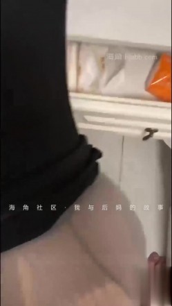 原创大神“我与后妈的故事”如何把大屁股黑笔熟女后妈调教成母狗 截图9