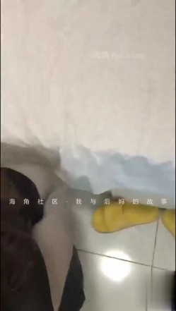 原创大神“我与后妈的故事”如何把大屁股黑笔熟女后妈调教成母狗 截图10