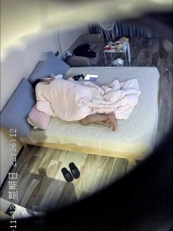 高质量酒店偷拍！前方酒店战况激烈，清纯的学生妹 身体很敏感，和男友激情过后累趴 像一堆烂泥，激烈做爱 叫床非常的动听 截图12