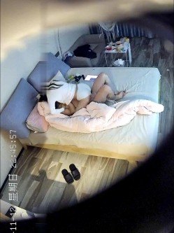 高质量酒店偷拍！前方酒店战况激烈，清纯的学生妹 身体很敏感，和男友激情过后累趴 像一堆烂泥，激烈做爱 叫床非常的动听 截图15