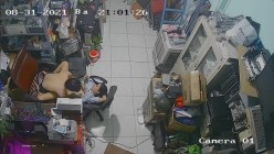 黑客破解摄像头监控偷拍 电脑维修店内夫妻口爆啪啪 超刺激！ 截图1