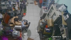 黑客破解摄像头监控偷拍 电脑维修店内夫妻口爆啪啪 超刺激！ 截图3