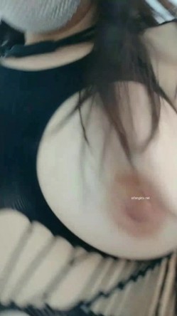 青春无敌 极品大奶翘臀无毛B网红骚妹【一只小元宝】高价付费私拍~裸舞紫薇玩肛高速骑乘~白浆泛滥如注 截图5
