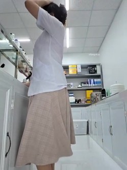 【st站】巨乳肥臀熟女药剂师『HinaLovely』上班穿着情趣内衣偷偷道具自慰流白浆 截图7
