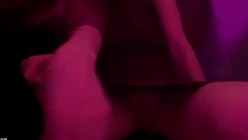 【超重磅】looks哥最新更新，超美女主 同圈子交换，露脸，阳台白天啪啪 截图1