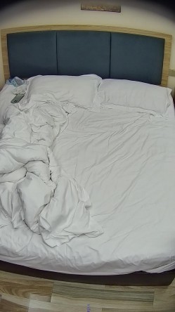 酒店偷拍健身圈爱好者肌肉男疯狂操瑜伽裤大屁股女孩 截图1