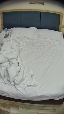 酒店偷拍健身圈爱好者肌肉男疯狂操瑜伽裤大屁股女孩 截图2