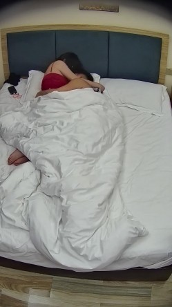 酒店偷拍健身圈爱好者肌肉男疯狂操瑜伽裤大屁股女孩 截图6