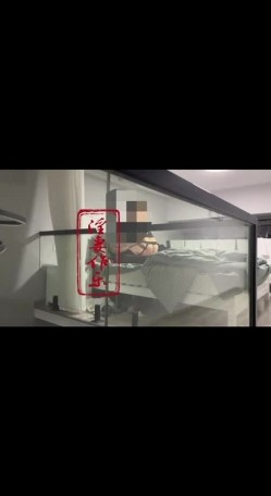 震撼流出，推特绿帽癖博主【淫妻作乐】私拍，找到相同癖好兄弟玩换妻游戏，大奶老婆送野男人肏无套开干 截图12