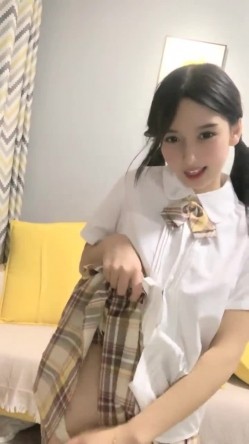 明星颜值，顶级女神下海！【小羊炖土豆】，啤酒瓶插穴，有这张脸还不够，真能豁得出去，刺激 截图1