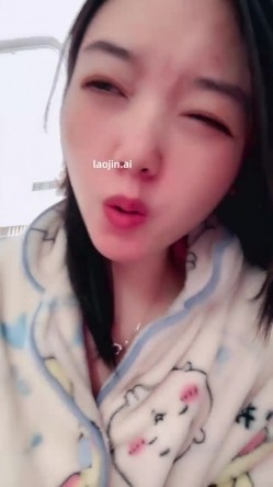 真实良家人妻少妇，【冰冰是个骚女】，饭桌上也要拍，老公和婆婆出镜，饭后卧室骚气大发，淫荡不堪真浪 截图2