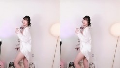 颜值清纯UP主【jhnam28】宽衣解带下海定制，露脸动感裸舞 截图13
