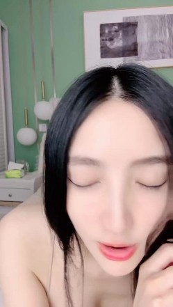 漂亮小空姐，神似关晓彤， 【骚妇猫猫】，美腿粉逼，三点尽露，骚劲十足今天兴致高，淫娃急需大哥调教 截图10
